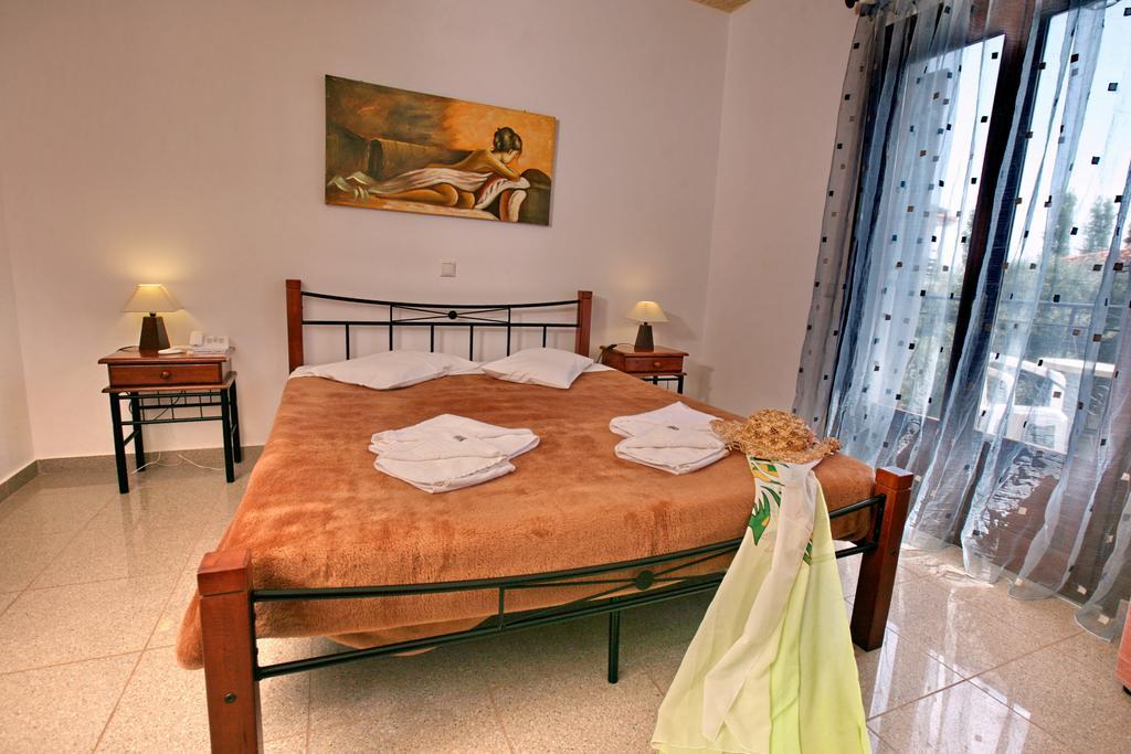Hotel Pela Szkála Kalonísz Kültér fotó