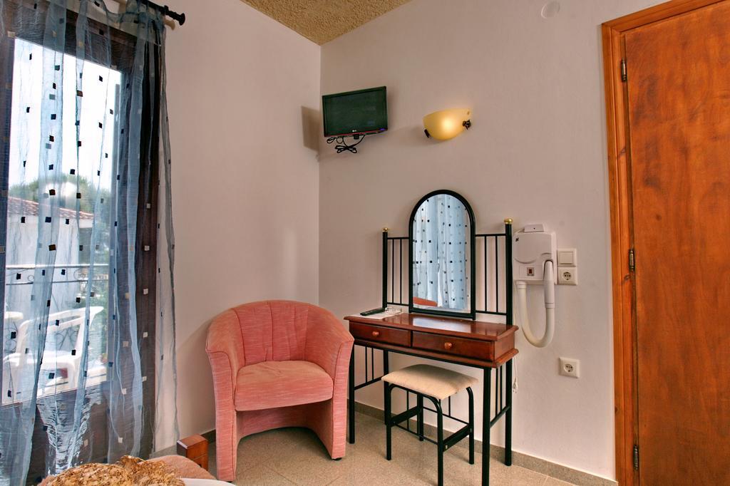 Hotel Pela Szkála Kalonísz Kültér fotó