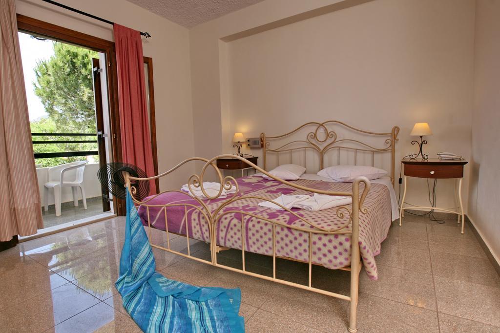 Hotel Pela Szkála Kalonísz Kültér fotó