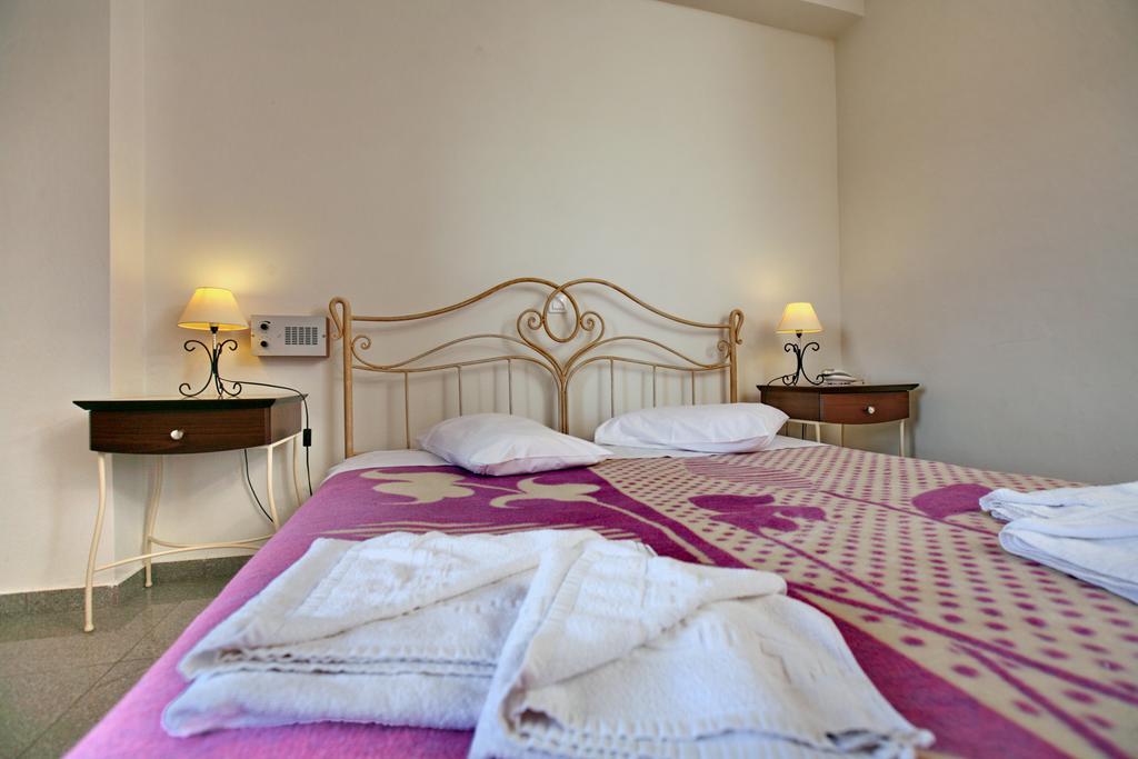 Hotel Pela Szkála Kalonísz Kültér fotó